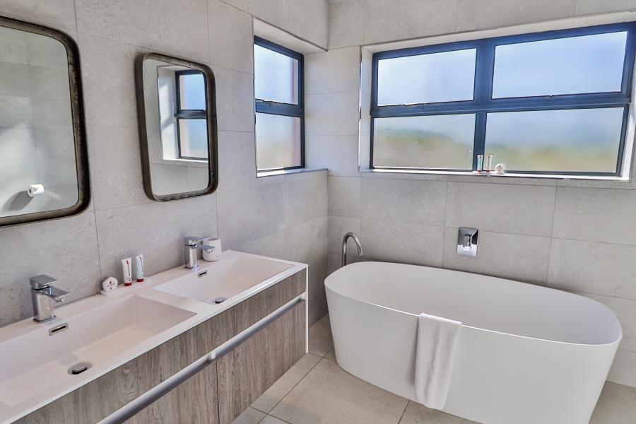 3 Bedroom Property for Sale in Shark Bay Estate Western Cape